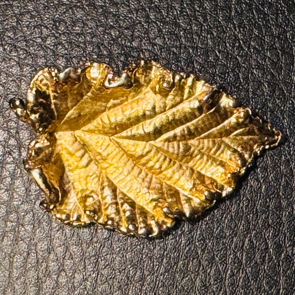 Vintage Napier Leaf Pin Brooch - Picture 4 of 5